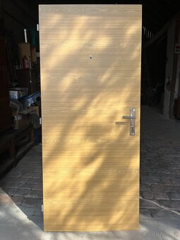 Vchodové interiérové levé dveře s kováním. 82x193 cm - 2