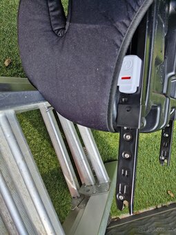 Podsedák na Isofix + chránič sedadla - 2