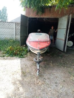 Motorový čln - 2