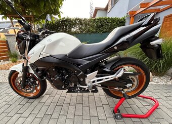 Suzuki GSR 600 - 2