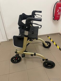 Chodítko s kolečky a brašnou DMA 101 - 2