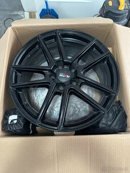 4x alu kola Platin P73 FullBlack 8x18 ET45 114.3 - 2