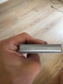 Samsung Galaxy Z Flip6 5G 12 GB / 256 GB - šedý - 2