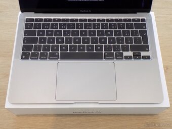 Apple MacBook Air 13,3" (2020) / M1 / 16GB RAM / 512GB / CZ - 2