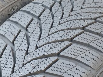 Pěkné zimní pneu Nexen Winguard Sport 215/45/17 vzorek 8mm - 2