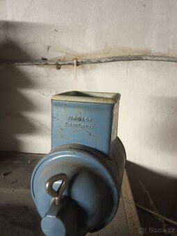 Mlýnek na strouhanku a ořechy - 2