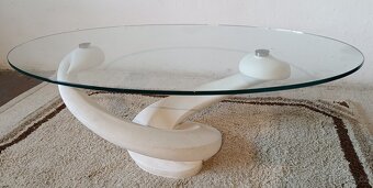 Stylový, konferenční stolek se skleněnou deskou. - 2