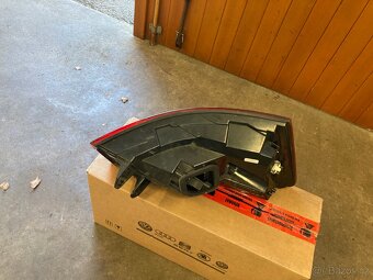 Škoda Superb III zadní světlo - 2