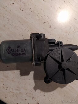 Motorek stahovačky Renault Scénic - 2