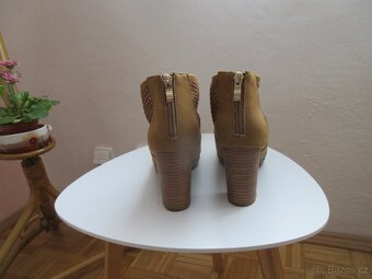 nové kotníkové kozačky Baťa, vel.41 - 2