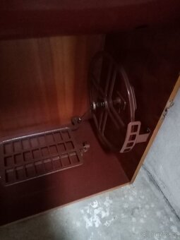Prodám šicí stroj zn.: "MINERVA" - 2