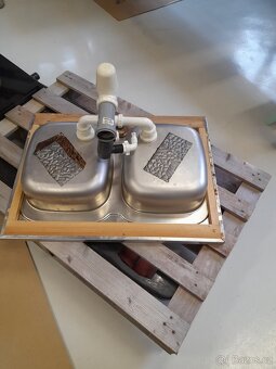 Nerezový kuchyňský dřez - 2