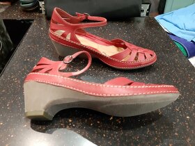 Červené kožené sandále na nižším podpatku vel. 38,5 - 2
