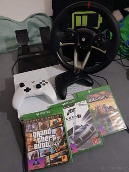 Xbox + příslušenství - 2