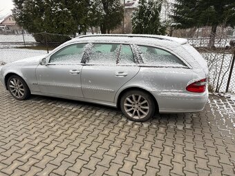 Mercedes-Benz E200 - 2