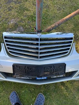 Mercedes Benz W211 nárazník a maska - 2