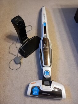 Tyčový AKU vysyvač Electrolux ZB3230P - 2