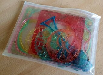 Hračka - sada na kreslení geometrických obrazců SPIROGRAF - 2