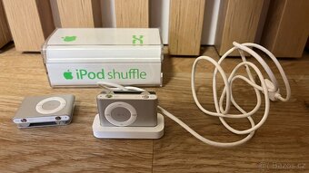 Apple iPod Shuffle 2GB Product Silver Special Edition - 2