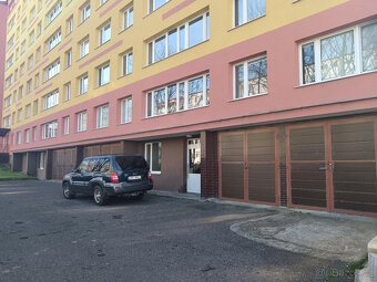 Garáž v centru města s elektřinou - 2