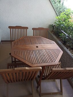 Stůl a čtyři židle - 2