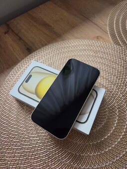 Prodám žlutý Apple IPhone 15 128GB - 2