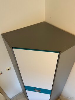 Rohová skříň 73,5 x 73,5 x 189,5 cm - 2