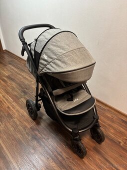 Kočárek Joie - 2