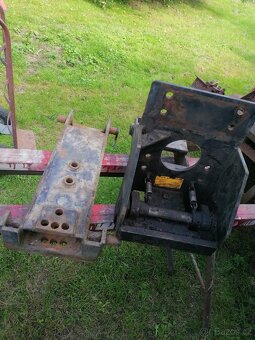 Spodní závěs zetor - 2