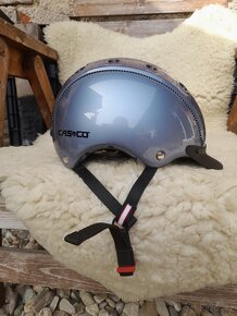 Jezdecka helma na koně - 2