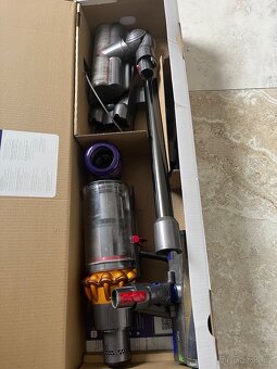 Vysavač Dyson V15 2023 - 2