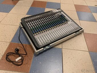 Soundcraft Signature 22 MT - 2