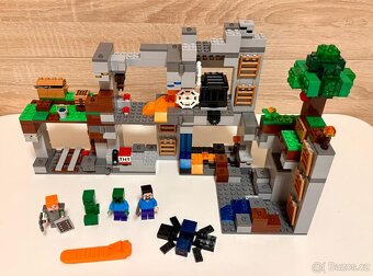 Lego Minecraft 21147 Skalní dobrodružství - 2