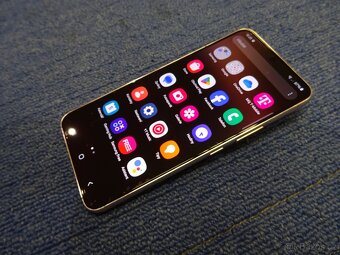 Malý Samsung Galaxy S22 5G 8/128GB 6,1" AMOLED - 2
