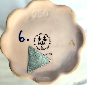 Hrníček z růžového porcelánu. - 2