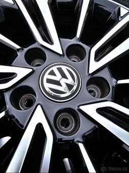 VW T6 original letní sada kol Aracuju 235/55-17 TOP stav - 2