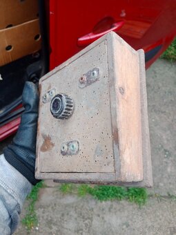 Stará dřevěná elektro krabička - 2