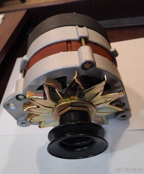 Alternátor Hella 8EL012427381 - 2