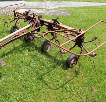 Prodám tažený obraceč sena KUHN GT+ náhon - 2
