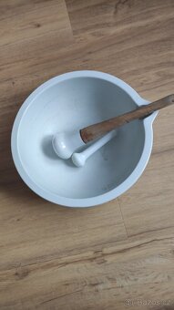 Třecí mísa - porcelánový hmozdíř - 2