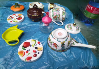 Hrnek s víčkem, misky, popelník, vázička apod. - 2