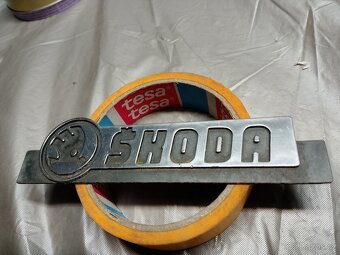 Škoda nápis na přední masku - 2