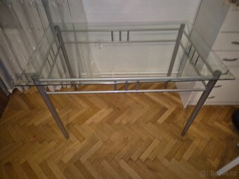 Jídelní stůl sklěněný jako nový - 2