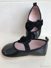 NOVÉ capačky cerne lakovane HM,vel.18/19 - 2