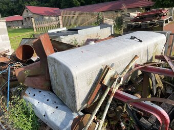 Prodám hliníkovou nádrž na naftu 800L z MAN F2000 vč.držáků - 2