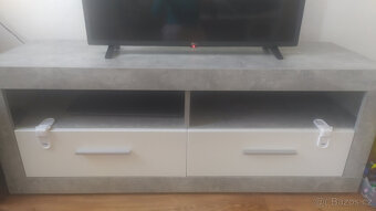 komoda + konferenční stůl - 2