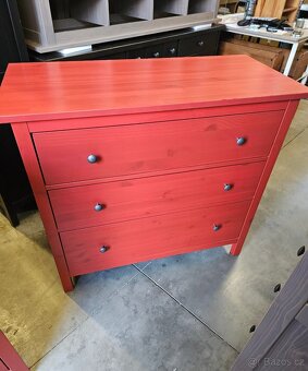 ČERVENÁ KOMODA IKEA HEMNES - 2
