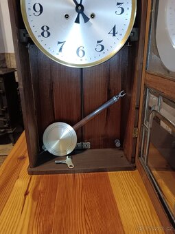 Prodám starožitné nástěnné hodiny Junghans – plně funkční - 2