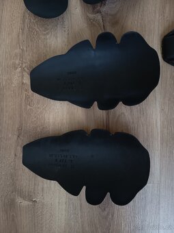 Chrániče kolen a kyčlí a ramen - 2