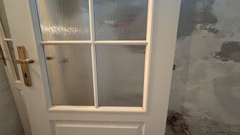 Prosklené dveře s kováním na levé straně - 2